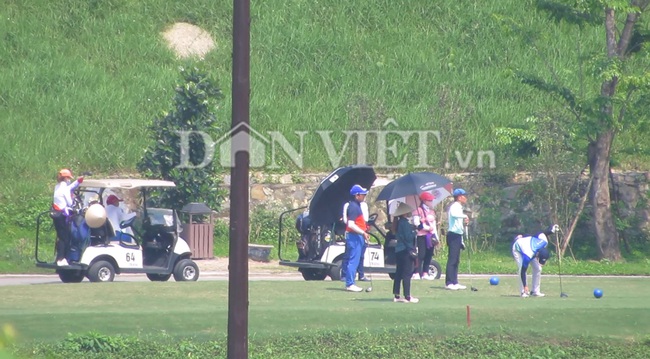 VIDEO: Trái Chỉ thị Thủ tướng, sân Golf Kim Bảng (Hà Nam) tấp nập khách - Ảnh 2.