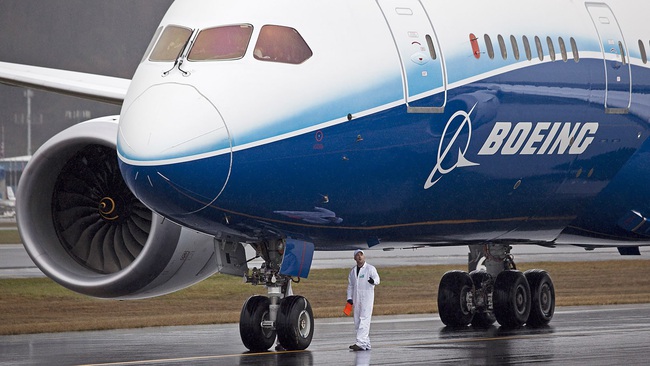 Hàng loạt đơn hàng máy bay bị hủy vì đại dịch đưa Boeing vào thế lao đao - Ảnh 1.