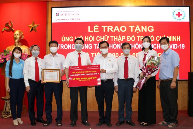 Agribank chi nhánh Sài Gòn ủng hộ 200 triệu đồng chống dịch Covid-19 - Ảnh 1.