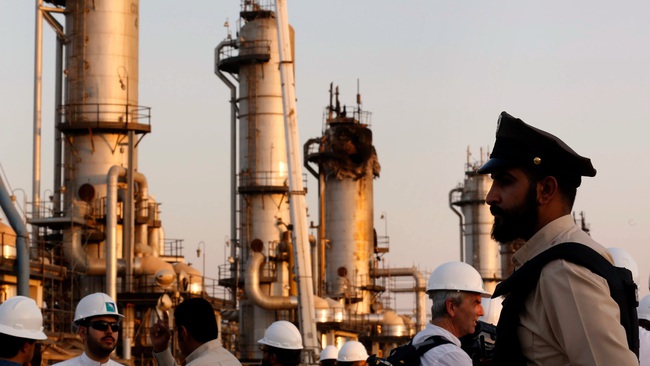 Giá dầu WTI giao tháng 6 lao dốc 43%: Saudi Arabia là kẻ mỉm cười - Ảnh 3.