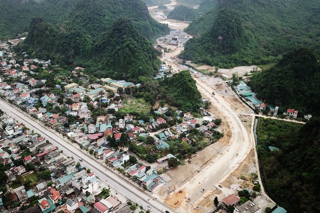 Quảng Ninh chấp thuận đầu tư dự án đô thị ven biển gần 3.000 tỷ đồng  - Ảnh 1.