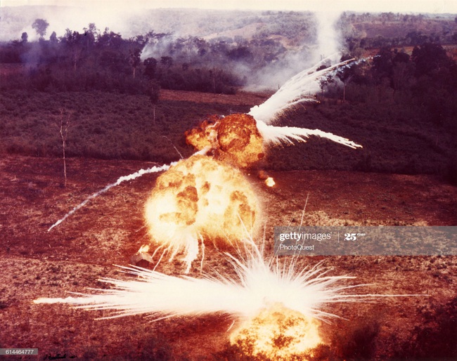 Cảnh tượng hủy diệt khủng khiếp của bom Mỹ ở Việt Nam - Ảnh 7.