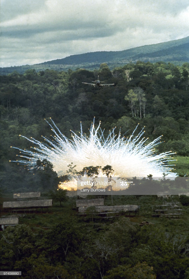 Cảnh tượng hủy diệt khủng khiếp của bom Mỹ ở Việt Nam - Ảnh 11.