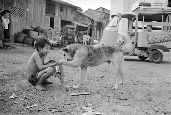 Ảnh sốc về khu ổ chuột trong nghĩa địa Sài Gòn xưa - Ảnh 4.