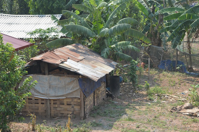 Điện Biên: Niềm vui có nhà mới của 16 hộ nghèo huyện Nậm Pồ - Ảnh 2.
