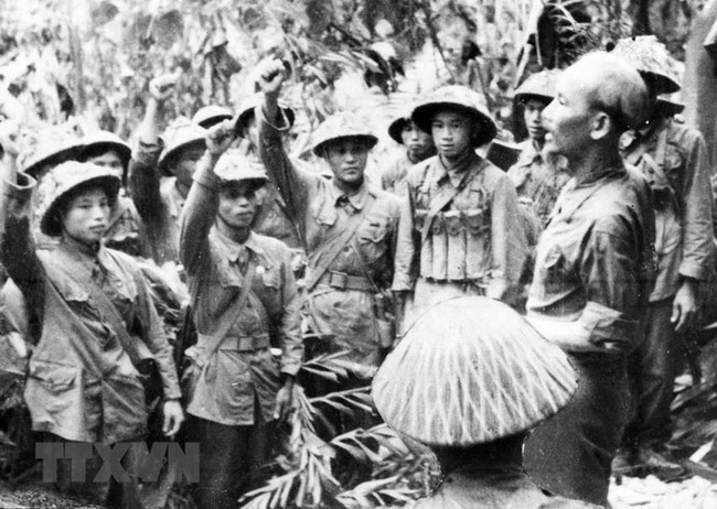 Bác Hồ và Đại tướng Võ Nguyên Giáp trong Chiến dịch Điện Biên Phủ - Ảnh 9.