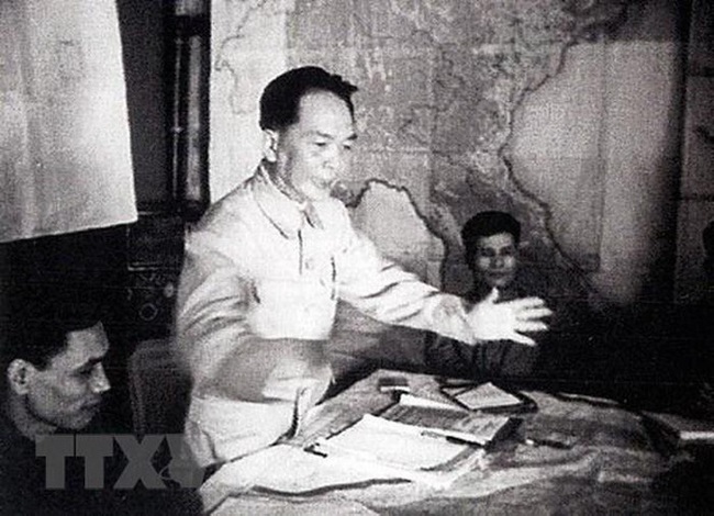 Bác Hồ và Đại tướng Võ Nguyên Giáp trong Chiến dịch Điện Biên Phủ - Ảnh 11.
