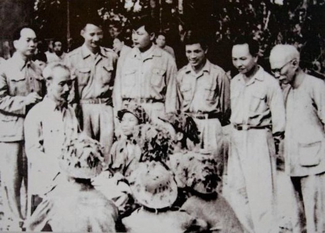 Bác Hồ và Đại tướng Võ Nguyên Giáp trong Chiến dịch Điện Biên Phủ - Ảnh 14.