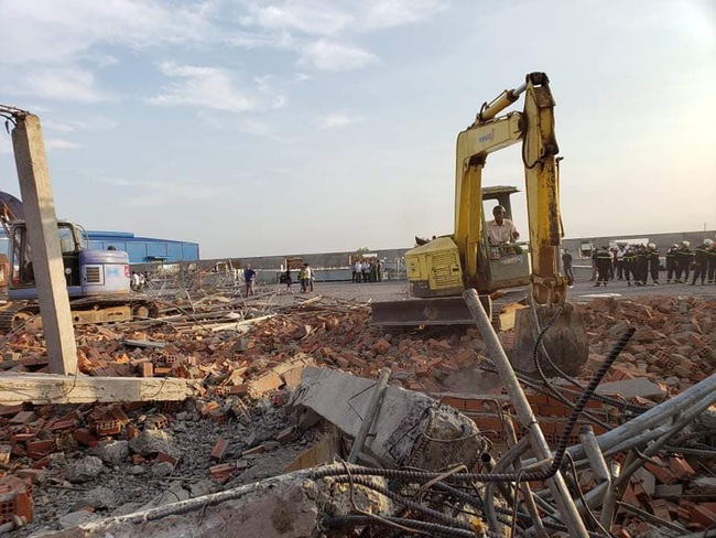 Khởi tố vụ sập tường công trình khiến 10 người chết ở tỉnh Đồng Nai - Ảnh 4.