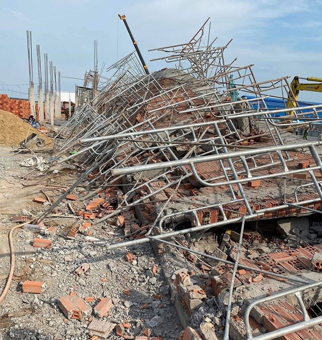 Khởi tố vụ sập tường công trình khiến 10 người chết ở tỉnh Đồng Nai - Ảnh 3.