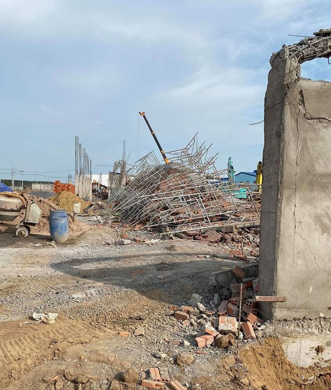 Chùm ảnh cận cảnh hiện trường vụ sập tường khiến 10 người tử vong ở tỉnh Đồng Nai - Ảnh 5.