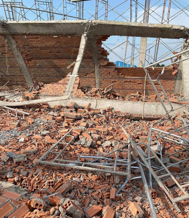 Khởi tố vụ sập tường công trình khiến 10 người chết ở tỉnh Đồng Nai - Ảnh 2.