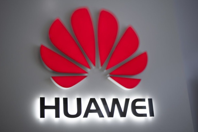 Tổng thống Donald Trump gia hạn lệnh cấm đối với Huawei thêm 1 năm - Ảnh 1.