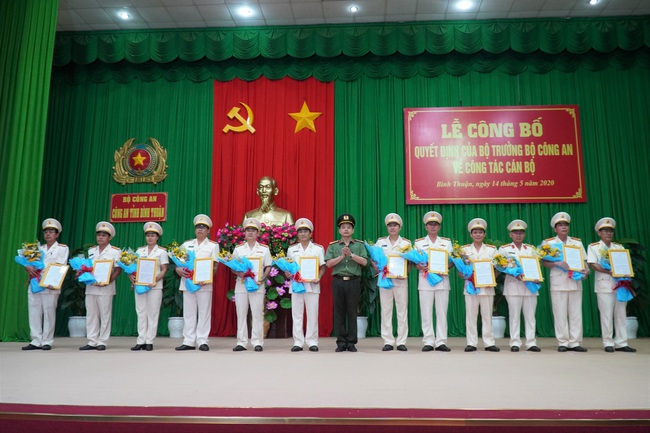 Bộ Công an điều động và bổ nhiệm 12 cán bộ tại Bình Thuận - Ảnh 2.