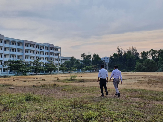 Bộ trưởng Phùng Xuân Nhạ bàn chuyện gỡ &quot;nút thắt&quot; Làng Đại học &quot;treo&quot; 23 năm ở Đà Nẵng - Ảnh 1.