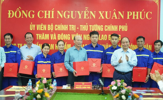 Chùm ảnh: Thủ tướng thăm công nhân mỏ Hà Lầm, Quảng Ninh - Ảnh 11.
