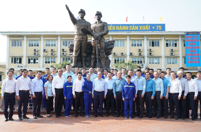 Chùm ảnh: Thủ tướng thăm công nhân mỏ Hà Lầm, Quảng Ninh - Ảnh 12.