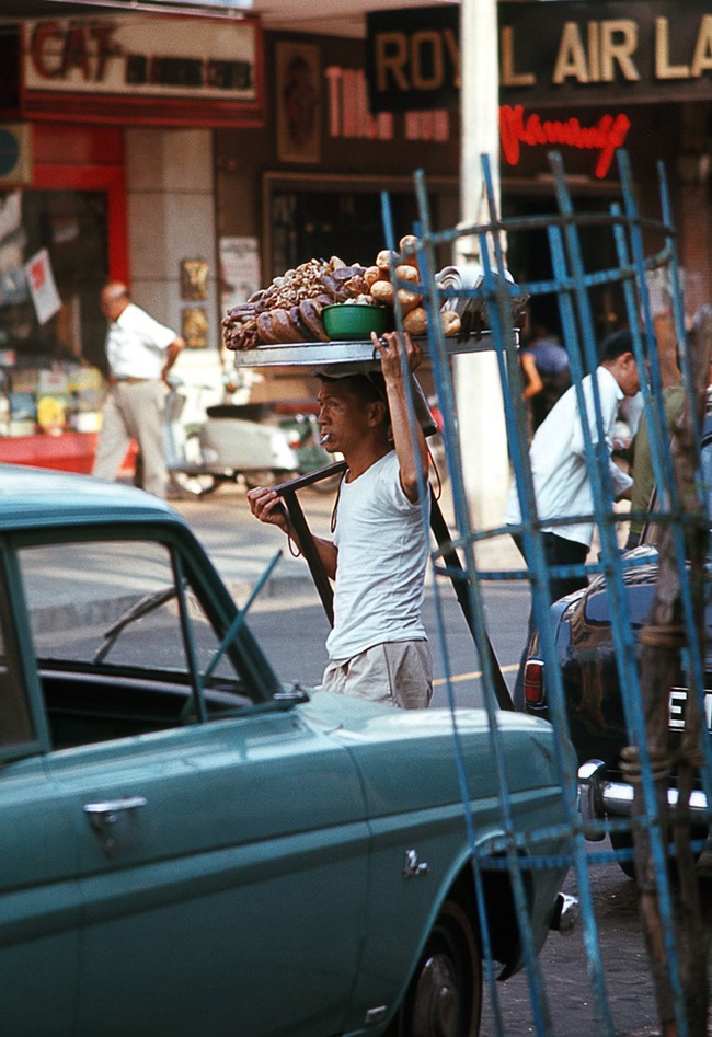 Loạt ảnh cực lý thú về bánh mì ở Sài Gòn xưa - Ảnh 5.