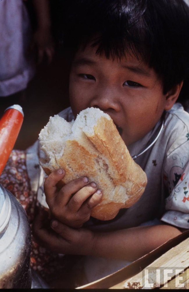 Loạt ảnh cực lý thú về bánh mì ở Sài Gòn xưa - Ảnh 12.