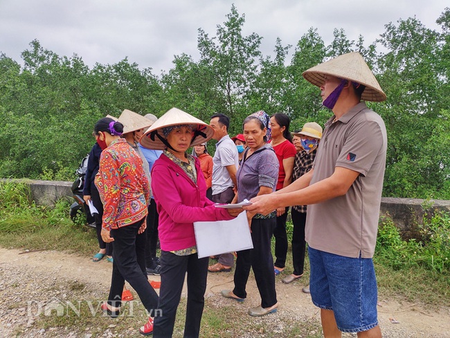 Dân bị phạt vì trồng lúa trên đất bỏ không: Chính quyền đối thoại với các hộ dân - Ảnh 4.