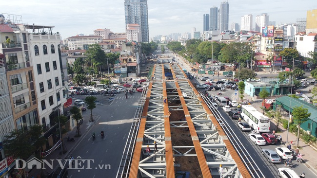 Toàn cảnh cầu vượt hơn 500 tỷ nối liền đoạn đường đi qua 3 quận Hà Nội  - Ảnh 2.