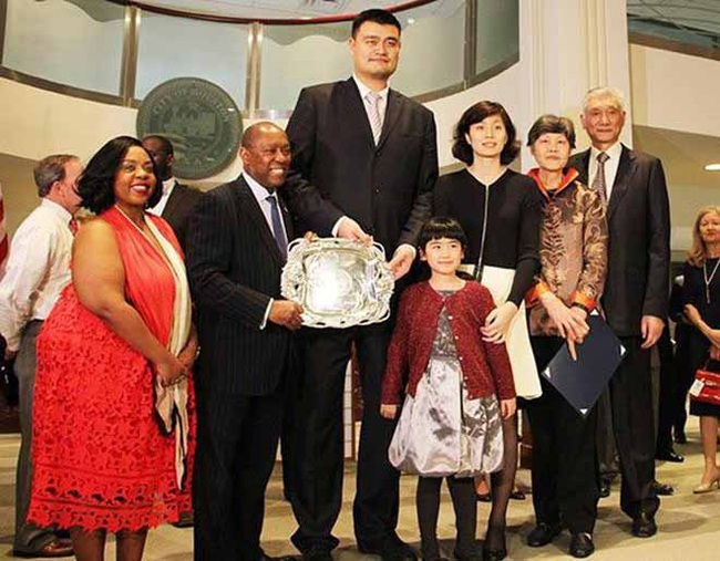 Gia đình Yao Ming trong một buổi lễ trao giải.