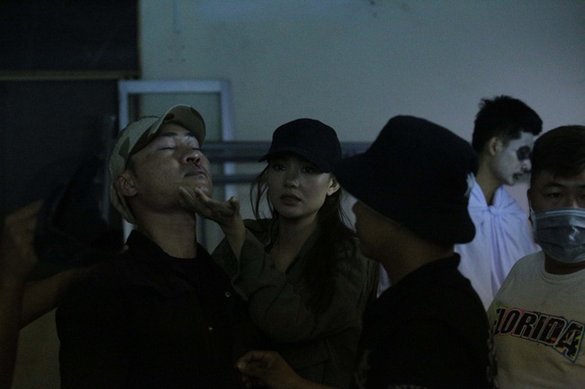 Minh Hằng bị chấn thương, vô tình làm cascadeur chảy máu mũi tại phim trường “Kẻ săn tin” - Ảnh 3.