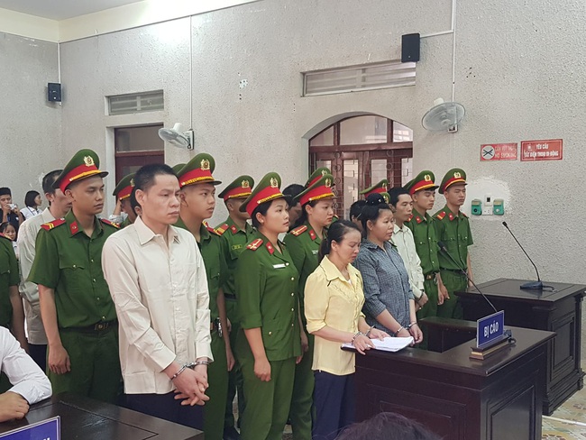Điện Biên: Hoãn phiên tòa phúc thẩm vụ mẹ nữ sinh giao gà kêu oan - Ảnh 1.