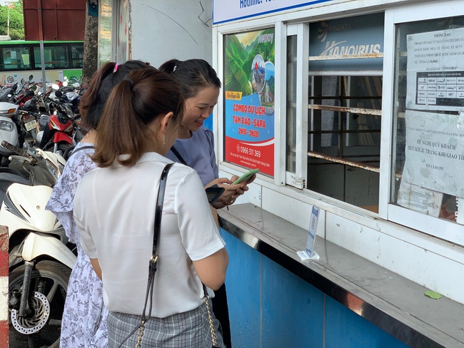 Nhiều &quot;ông lớn&quot; taxi, xe khách, xe bus đồng loạt triển khai thanh toán không tiền mặt - Ảnh 1.