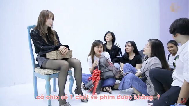 Minh Hằng bật mí điều không ngờ về bộ ảnh bán nude táo bạo, bị fan hâm mộ “đánh úp” trong hậu trường - Ảnh 6.