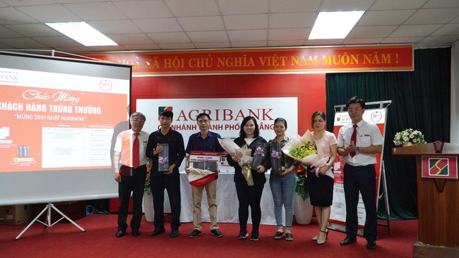 Agribank Chi nhánh Đà Nẵng: Trao thưởng chương trình khuyến mại “mừng sinh nhật Agribank” - Ảnh 2.