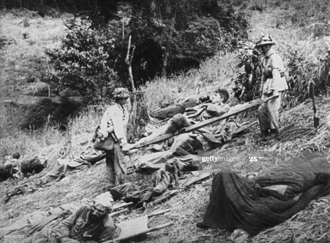 Khoảnh khắc tuyệt vọng của tù binh Pháp bị bắt ở Điện Biên Phủ - Ảnh 3.