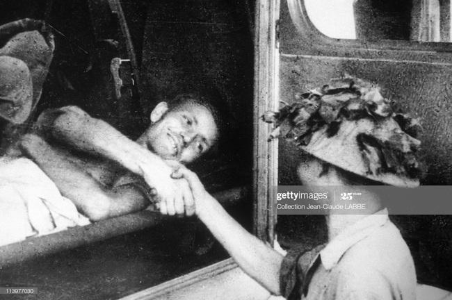 Khoảnh khắc tuyệt vọng của tù binh Pháp bị bắt ở Điện Biên Phủ - Ảnh 6.
