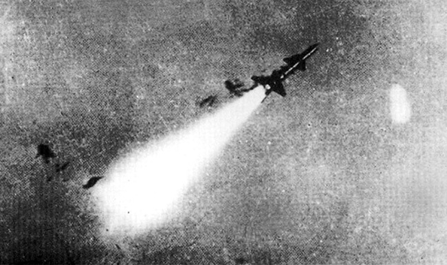 Uy lực “Rồng lửa Thăng Long” SAM-2 lập công ngay trận đầu - Ảnh 2.