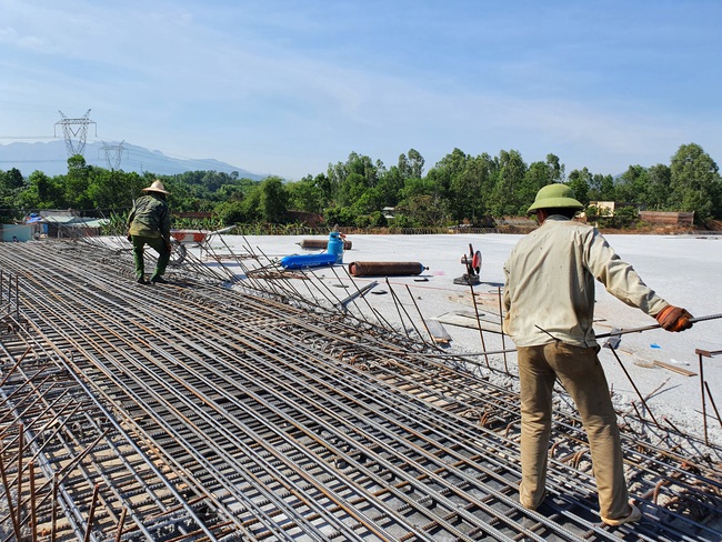 Cận cảnh cao tốc 12.000 tỷ sắp &quot;về đích&quot; - Ảnh 2.