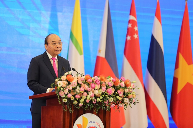 Thủ tướng: Giữa Covid-19 vẫn có nhiều hành động ảnh hưởng đến an ninh ASEAN - Ảnh 1.