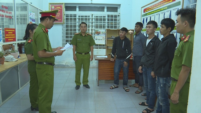 Vụ hỗn chiến náo loạn đường phố Buôn Ma Thuột: Hàng loạt đối tượng bị bắt giam - Ảnh 1.