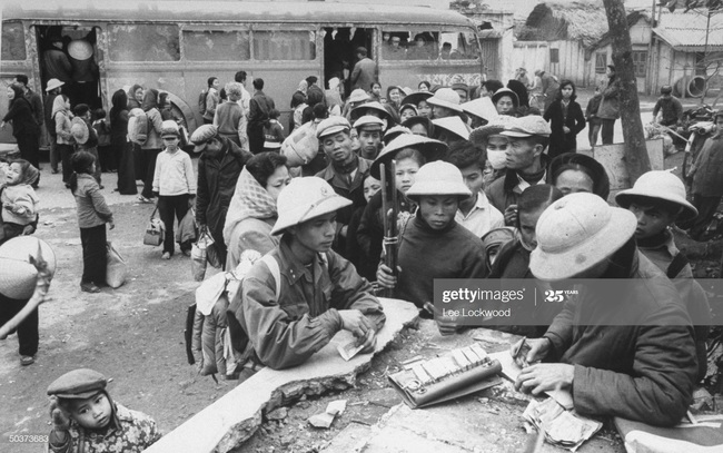 Ảnh để đời về Hà Nội trong đạn bom năm 1967 - Ảnh 11.