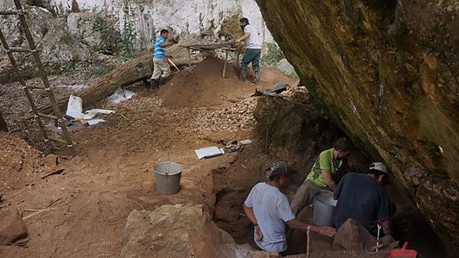 Khai quật khu chôn cất gần 10.000 năm tuổi - Ảnh 1.
