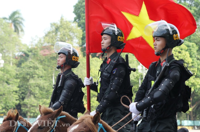 Hình ảnh đoàn kỵ binh diễu hành qua tòa nhà Quốc hội - Ảnh 7.