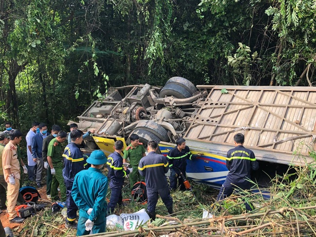 Vụ xe khách lao xuống vực sâu 5 người chết, 28 người bị thương: Hỗ trợ các nạn nhân - Ảnh 6.