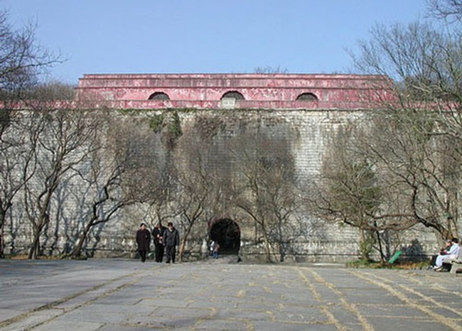 Bí ẩn lăng mộ lớn nhất thế giới cổ đại ở Trung Quốc - Ảnh 1.