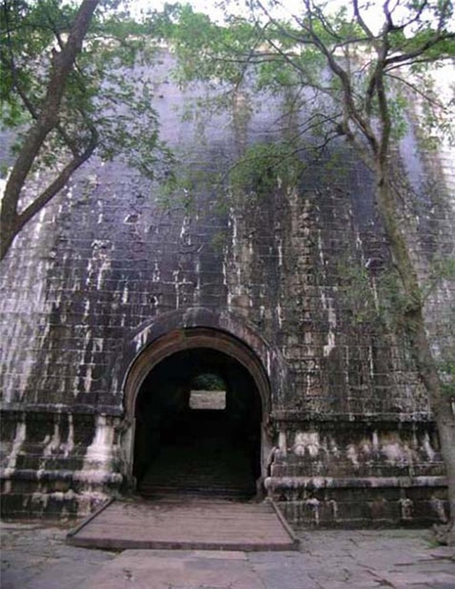 Bí ẩn lăng mộ lớn nhất thế giới cổ đại ở Trung Quốc - Ảnh 4.