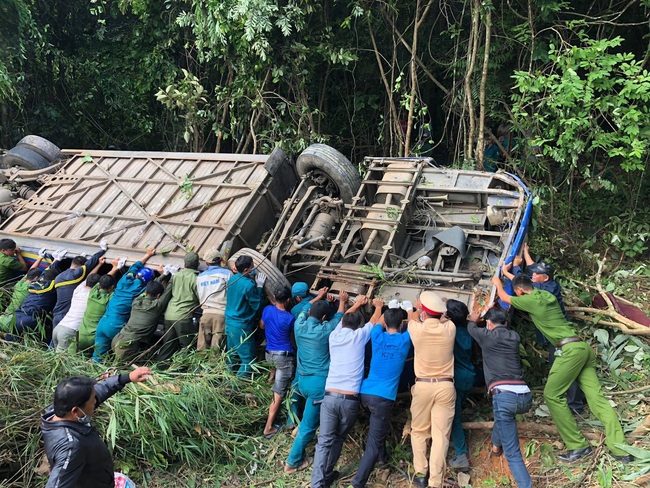 17 nạn nhân trong vụ lật xe khách tại Kon Tum đã được xuất viện - Ảnh 2.
