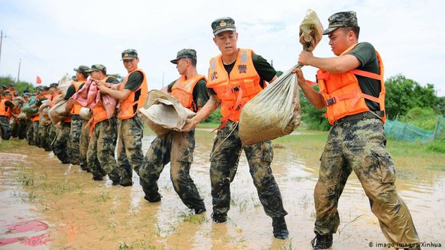 Báo Đức: Lũ lụt kinh hoàng ở Trung Quốc là do Bắc Kinh xây đập tràn lan - Ảnh 2.