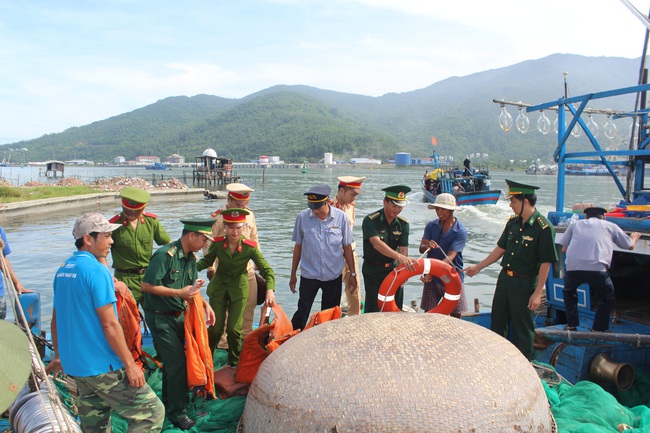 Kiểm soát chặt tàu cá, quyết gỡ thẻ vàng - Ảnh 1.