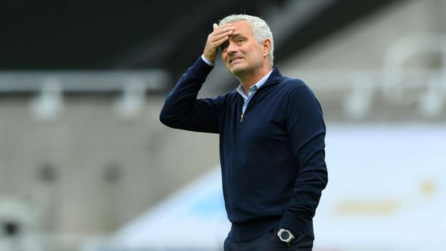 Mourinho không hài lòng với phán quyết về Man City