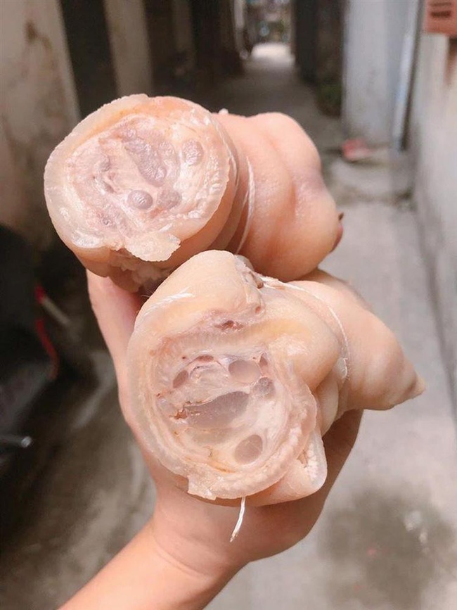 &quot;Giật mình&quot; móng giò rút xương giá siêu rẻ, chỉ 70.000 đồng/kg - Ảnh 1.