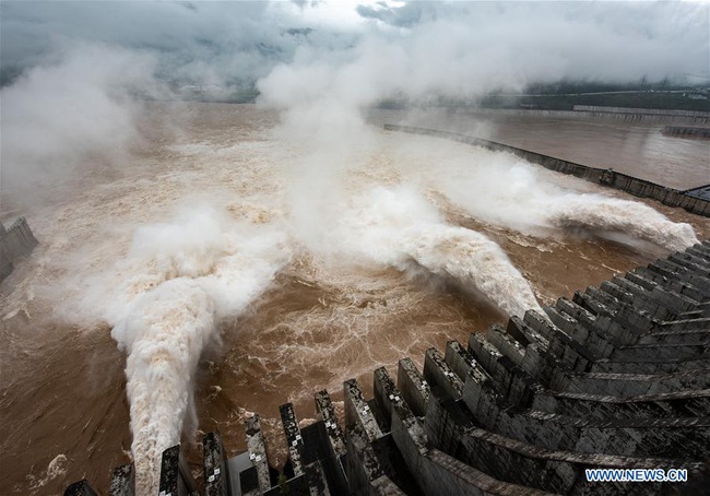 Tin tức đập Tam Hiệp mới nhất hôm nay: Cảnh tượng nước lũ đục ngầu đổ về hồ chứa Tam Hiệp - Ảnh 2.