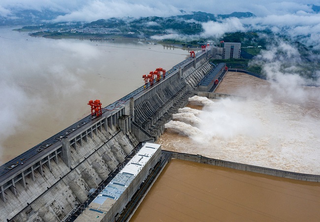 Cảnh tượng nước lũ đục ngầu đổ về hồ chứa Tam Hiệp, 14 người chết thương tâm - Ảnh 6.